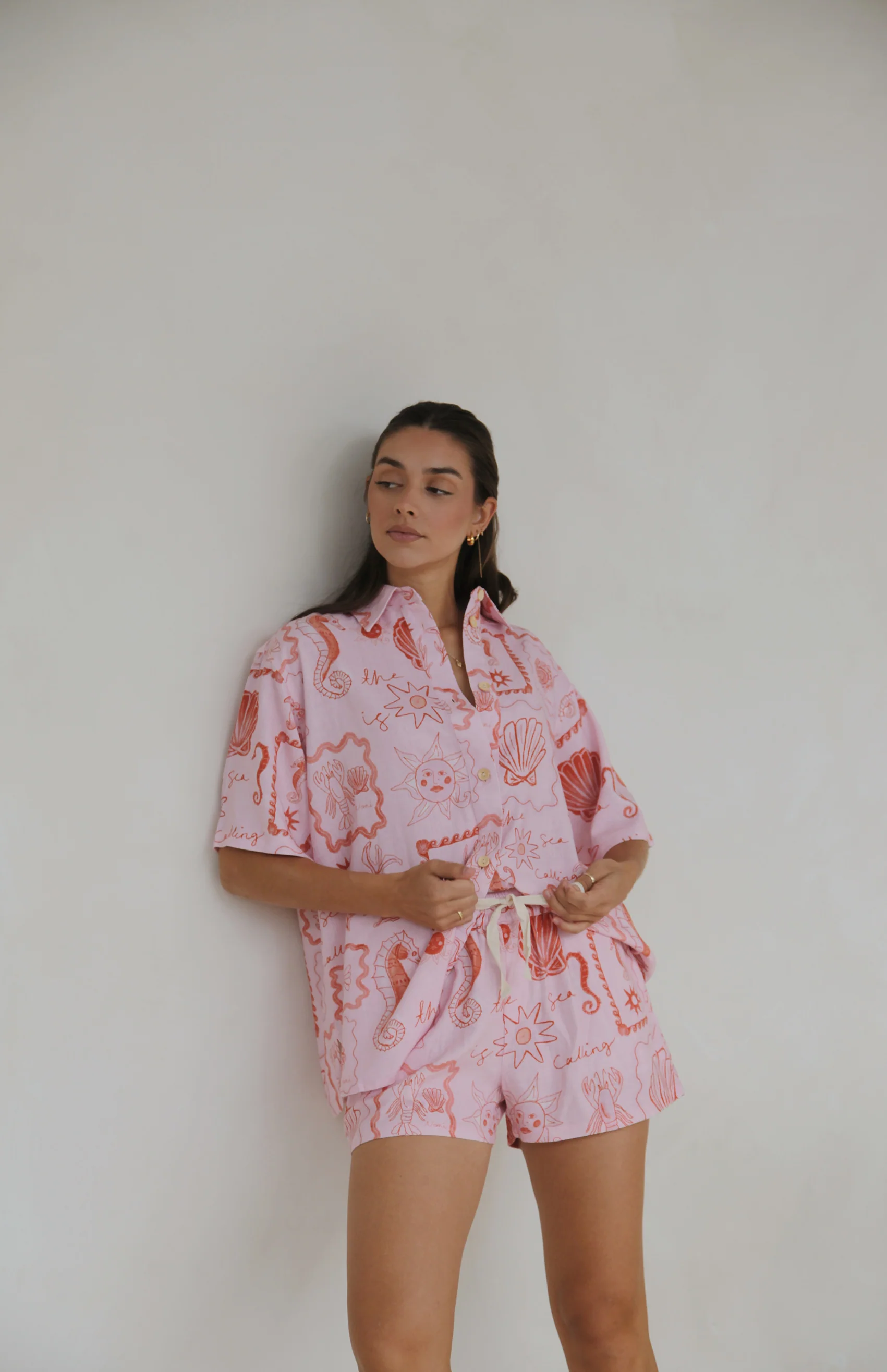 SEA IS CALLING SHIRT - MAMA PINK/RED - Image 2