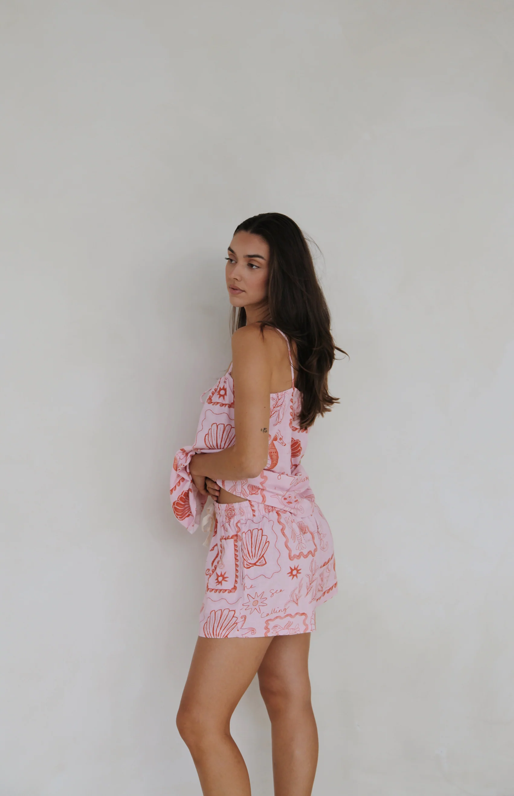 SEA IS CALLING SHORTS - MAMA PINK/RED - Image 2
