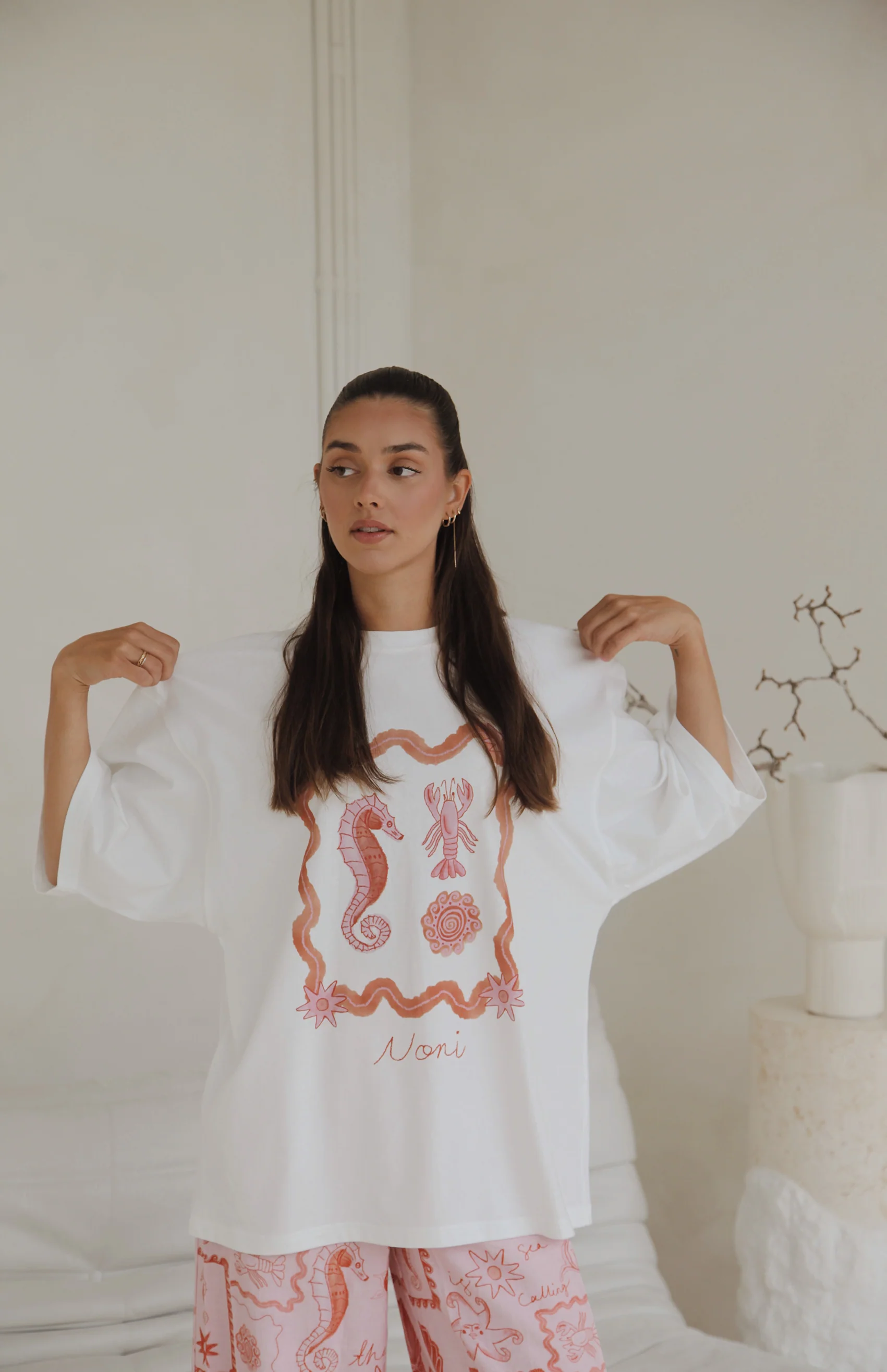 SEA SHELLS TEE - MAMA PINK/RED - Image 5