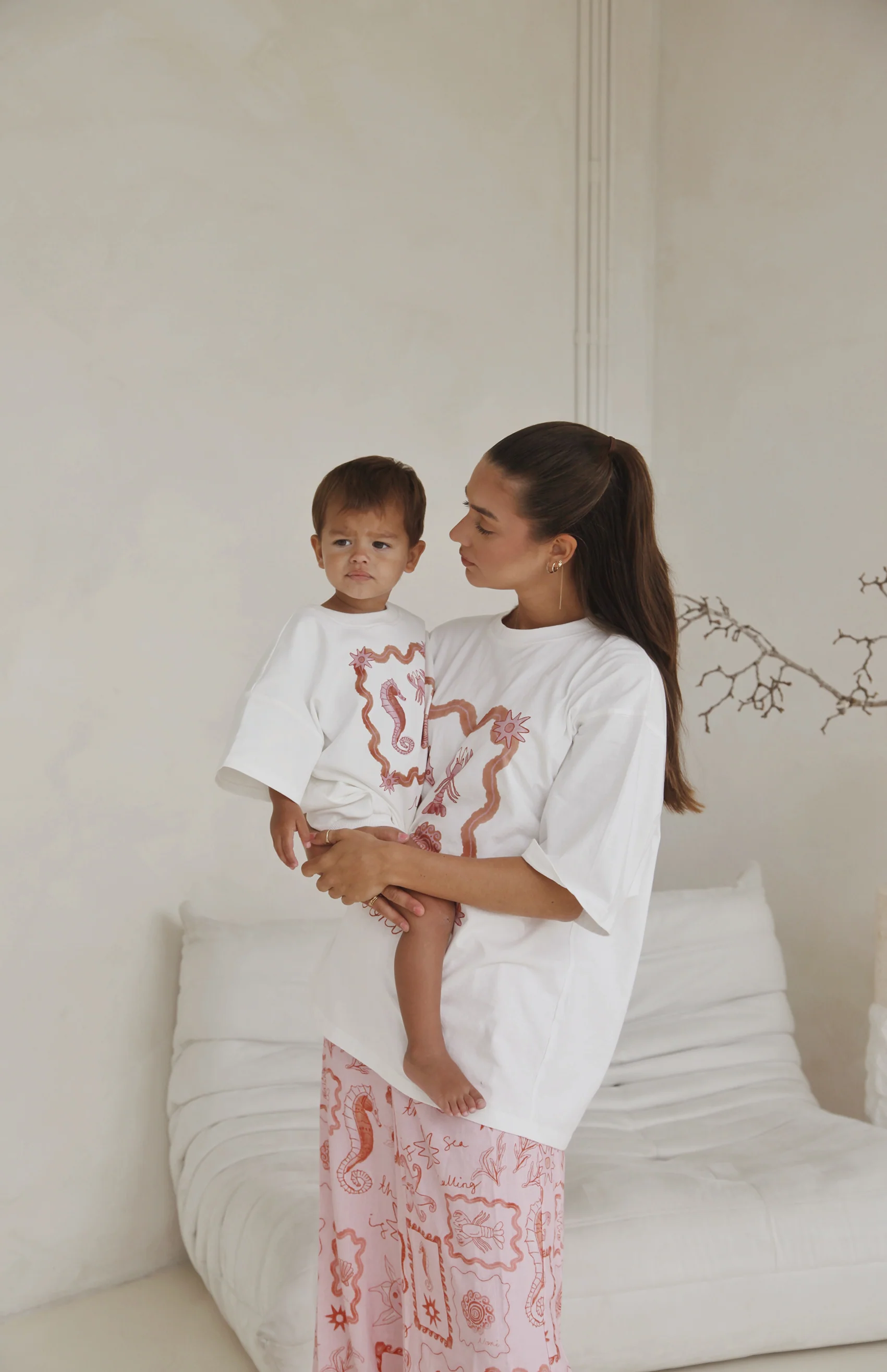 SEA SHELLS TEE - MAMA PINK/RED - Image 6