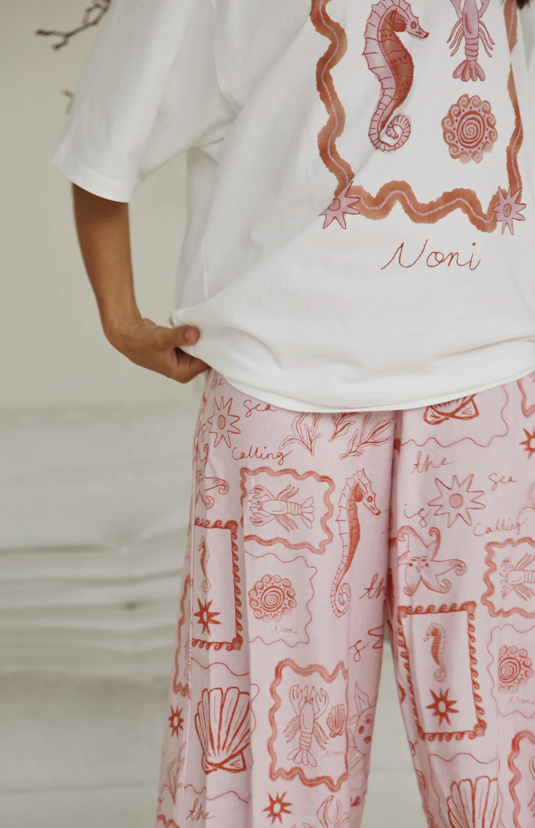 SEA SHELLS TEE - MAMA PINK/RED - Image 7