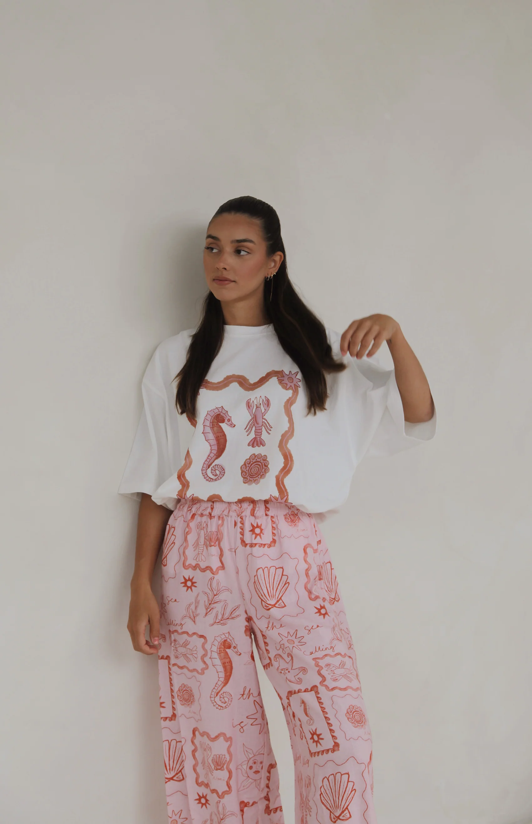 SEA SHELLS TEE - MAMA PINK/RED - Image 9